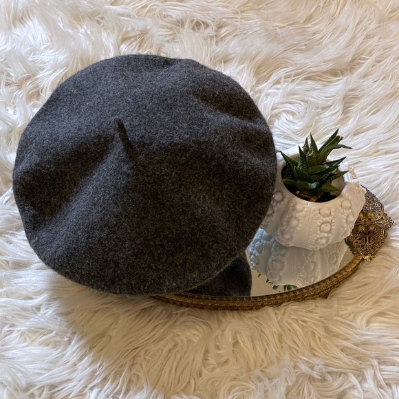 Like new dark grey 100% wool beret, one size fits most - Picture 9 of 11